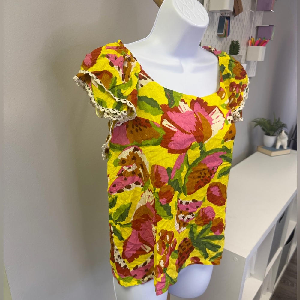 NWT C&C California Vibrant Floral Lace Top Size small